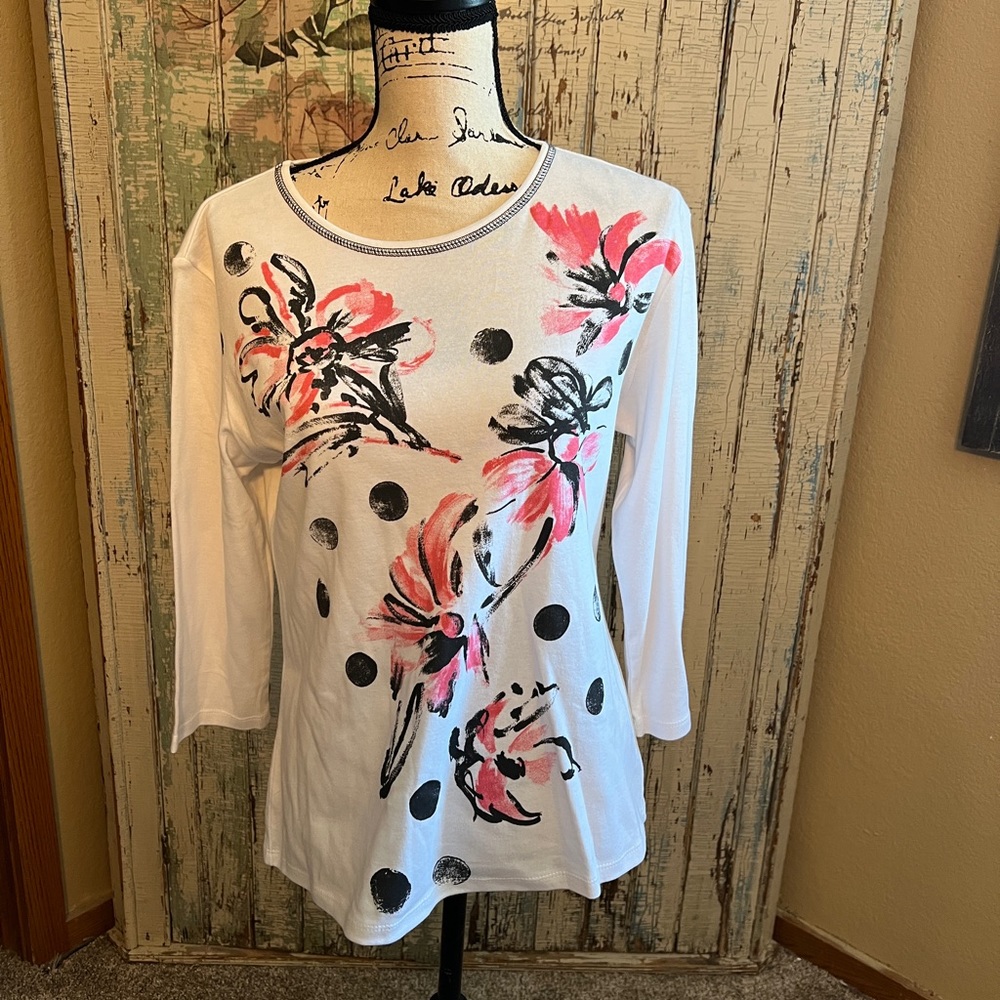 Jess & Jane 3/4 Sleeve Tee Size Medium Pattern is Freshia Worn Once
